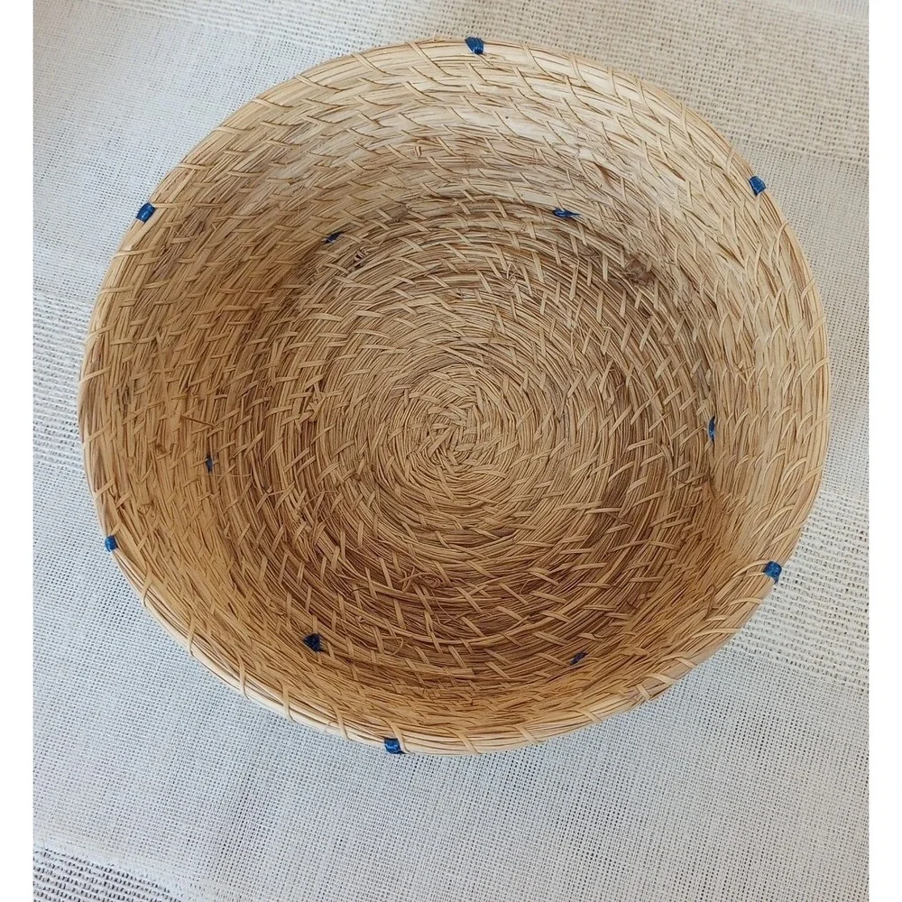 VTG Raffia Flower Embellished Straw Covered Round Basket